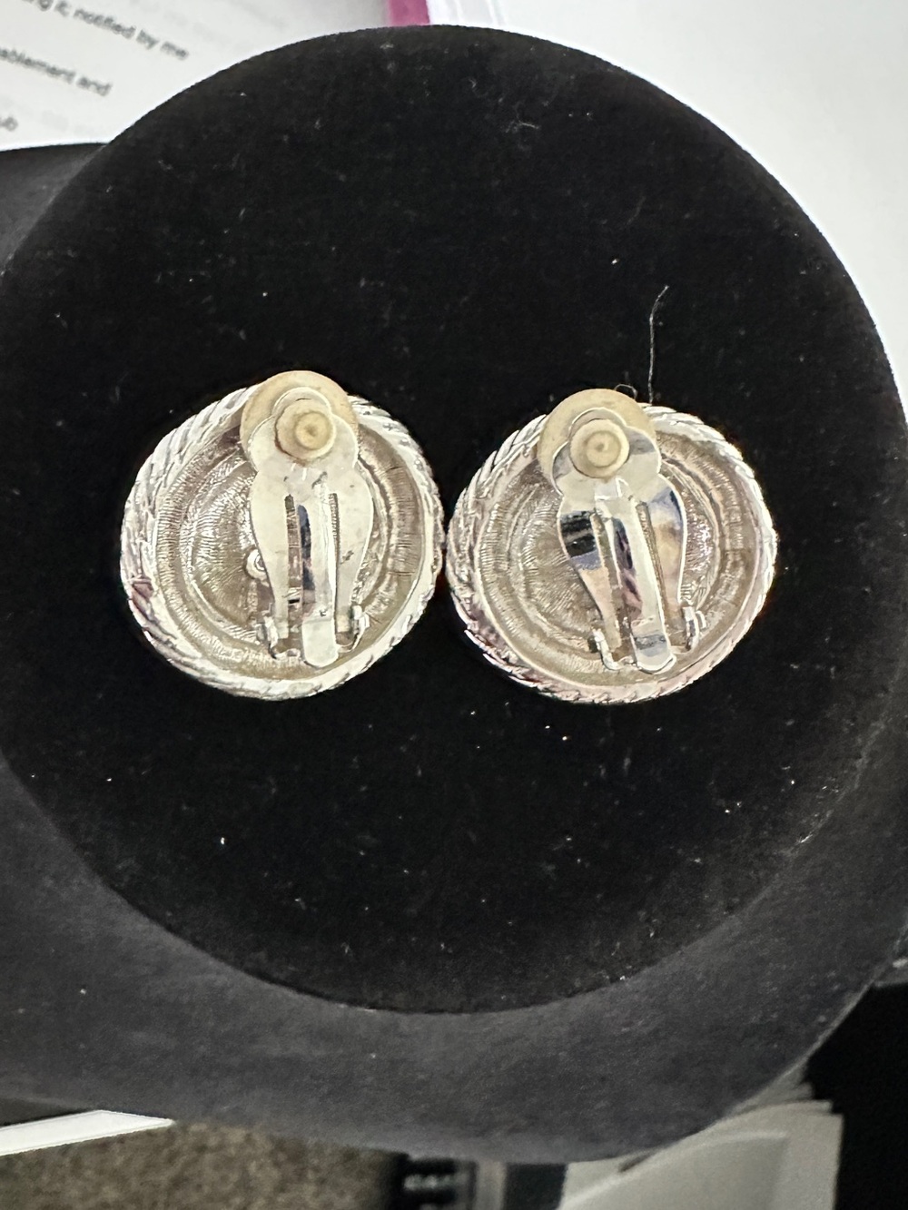 Vtg 80s Two Tone Lion Head Clip Earrings Gold Silver Rope Border Round 1i - Picture 2 of 8